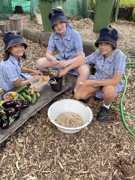 Greta, Lexi & Talia with some beautiful garden produce