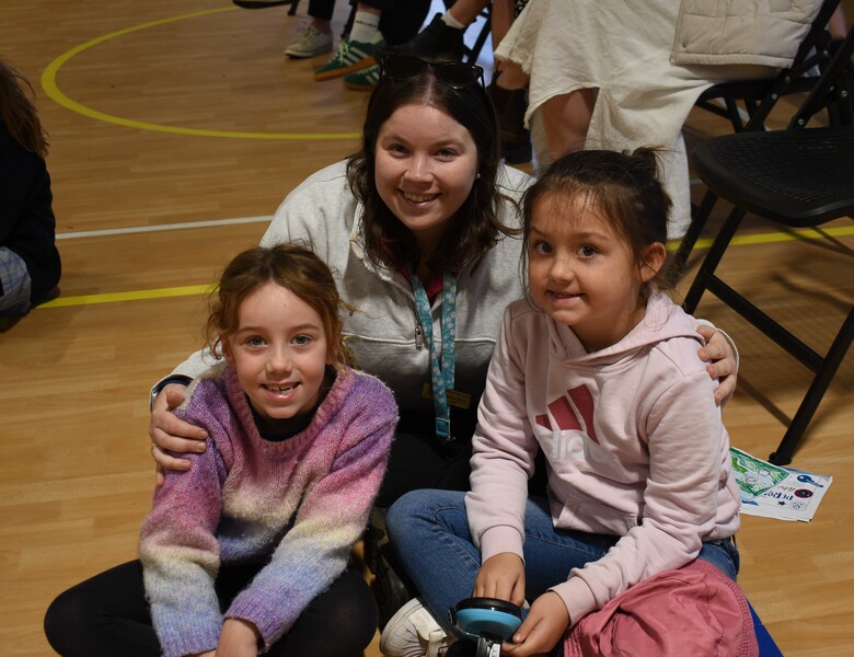Lola, Courtney, Miller