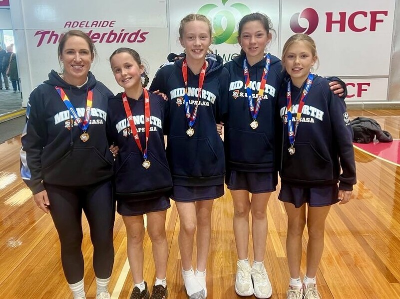 Coach - Kylie Murphy, Sophia, Matilda, Maya, Clara